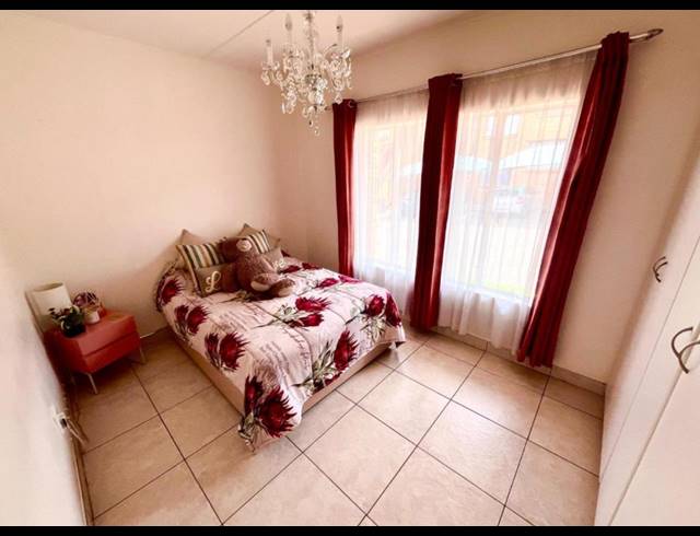 2 BEDROOM TOWNHOUSE FOR SALE IN MEREDALE